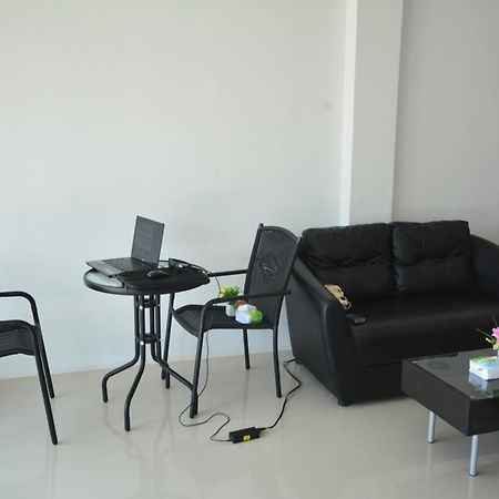 Jc Guesthouse @ Suratthani Airport Сурат-Тхані Екстер'єр фото